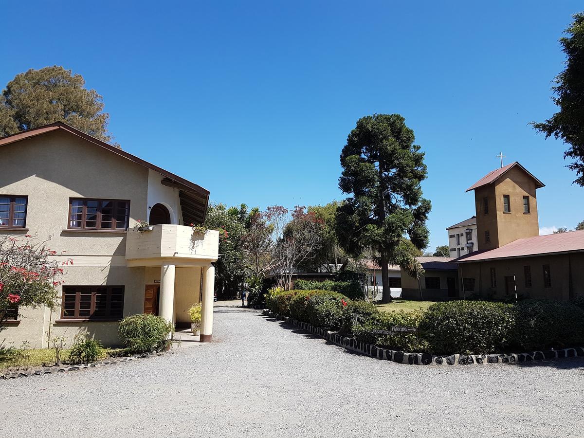 Karibuni Center Hotel Мбея Екстериор снимка