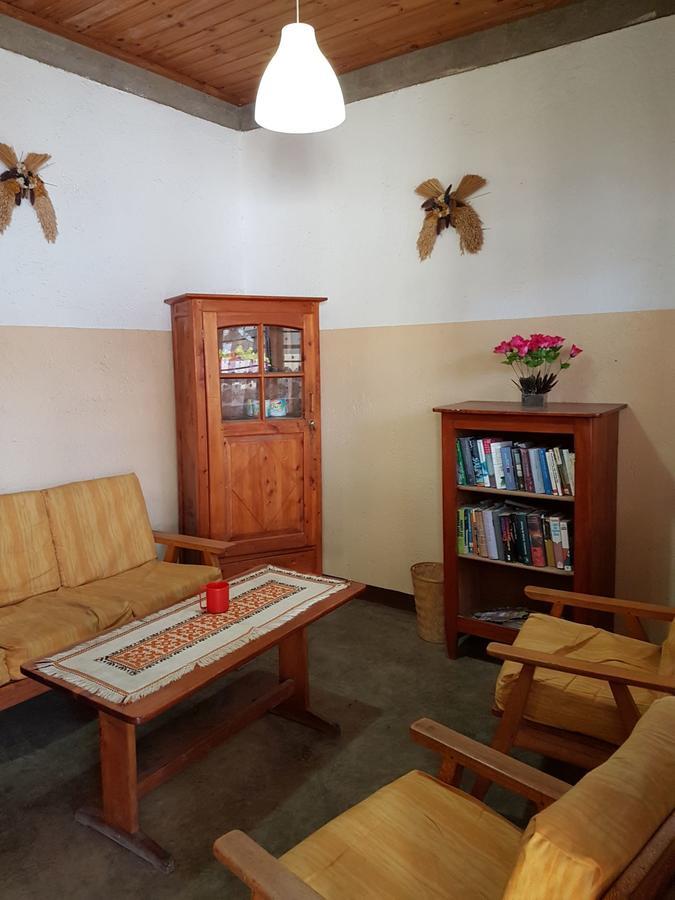 Karibuni Center Hotel Мбея Екстериор снимка